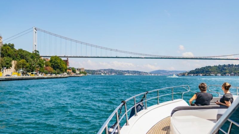 Bosphorus Yacht Cruise with Stopover on Asian Side – Top-Rated Attractions