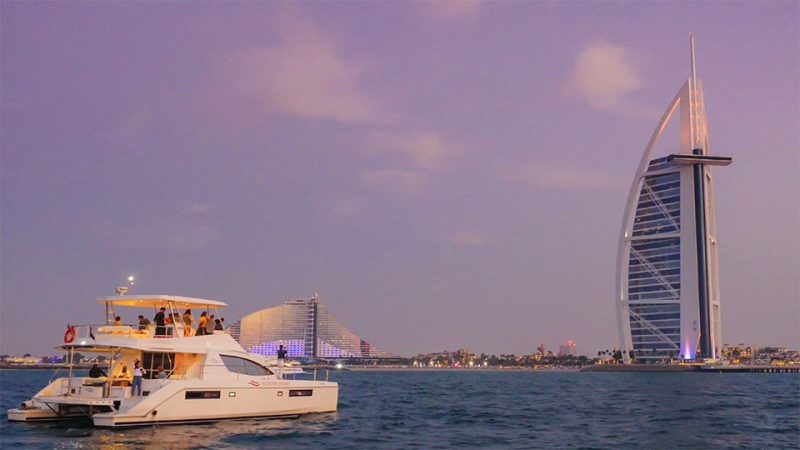 Dubai Marina Two-hour Yacht Tour with Dining – Boat Tours and Cruises