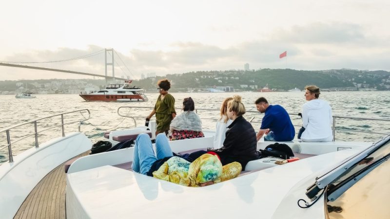 Bosphorus Sunset Cruise on a Luxurious Yacht – Boat Tours and Cruises